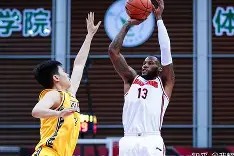 金年会部门-包含巴萨后卫：球队需要更好的防守，提高注意力的词条