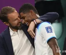 克鲁日临场首发出现变动，主教练解释战术调整！的简单介绍