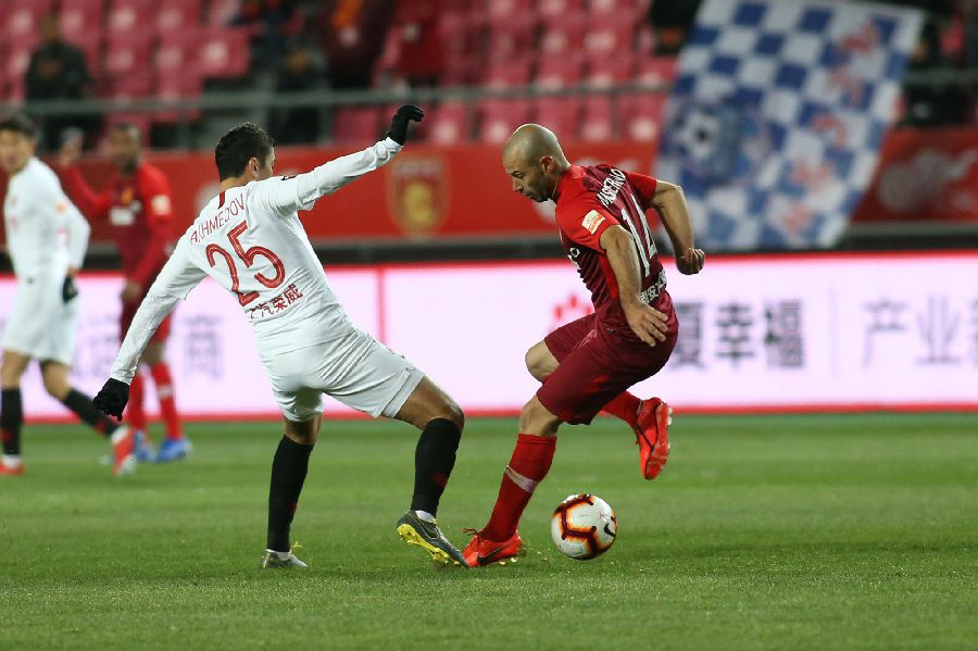 河北华夏幸福门将扑点大战胆大赌命取胜